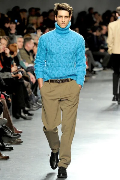 Look 25